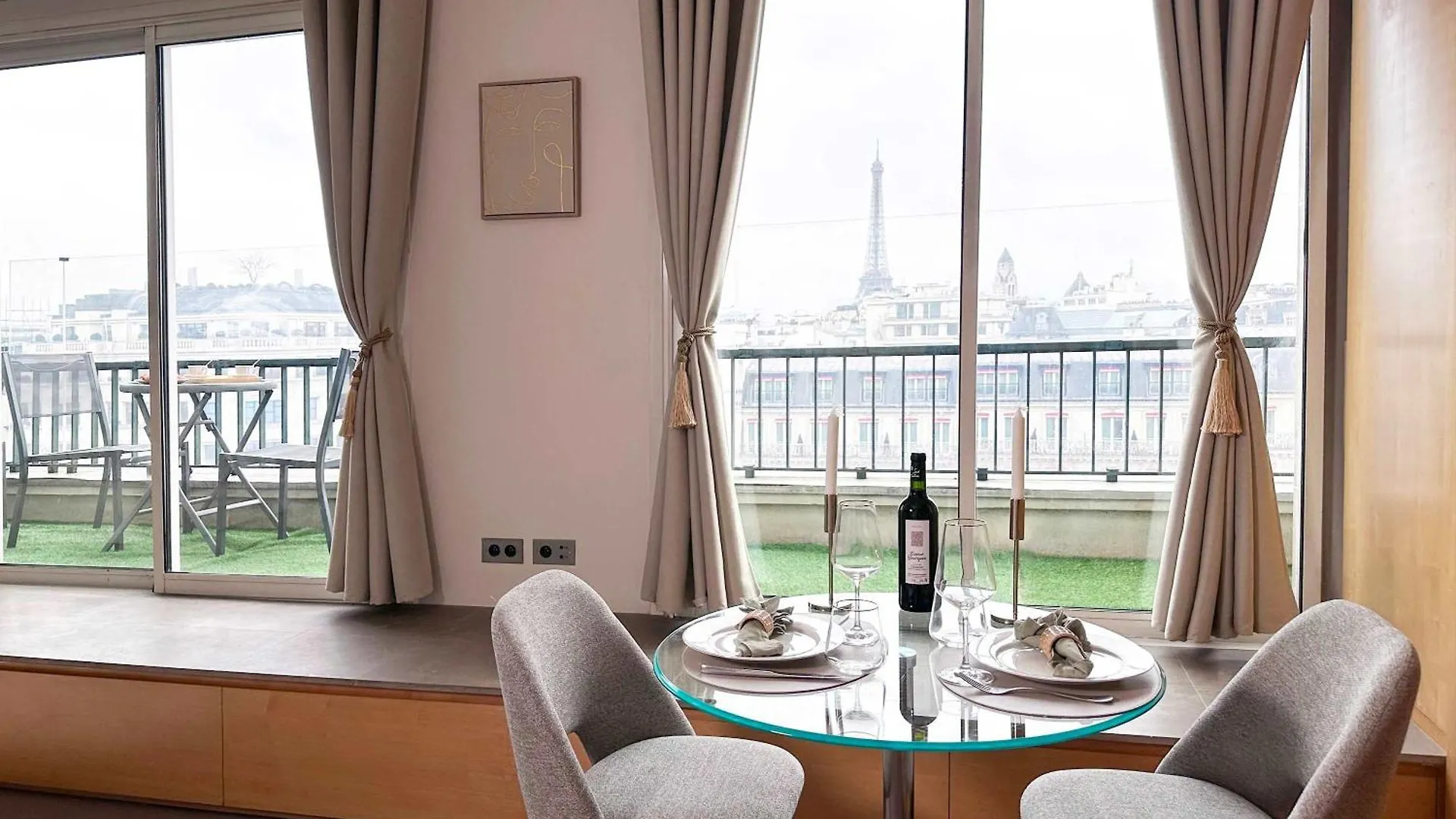 Champs - Elysees View Studio With Balcony - Ac For 3 Paris Lejlighed