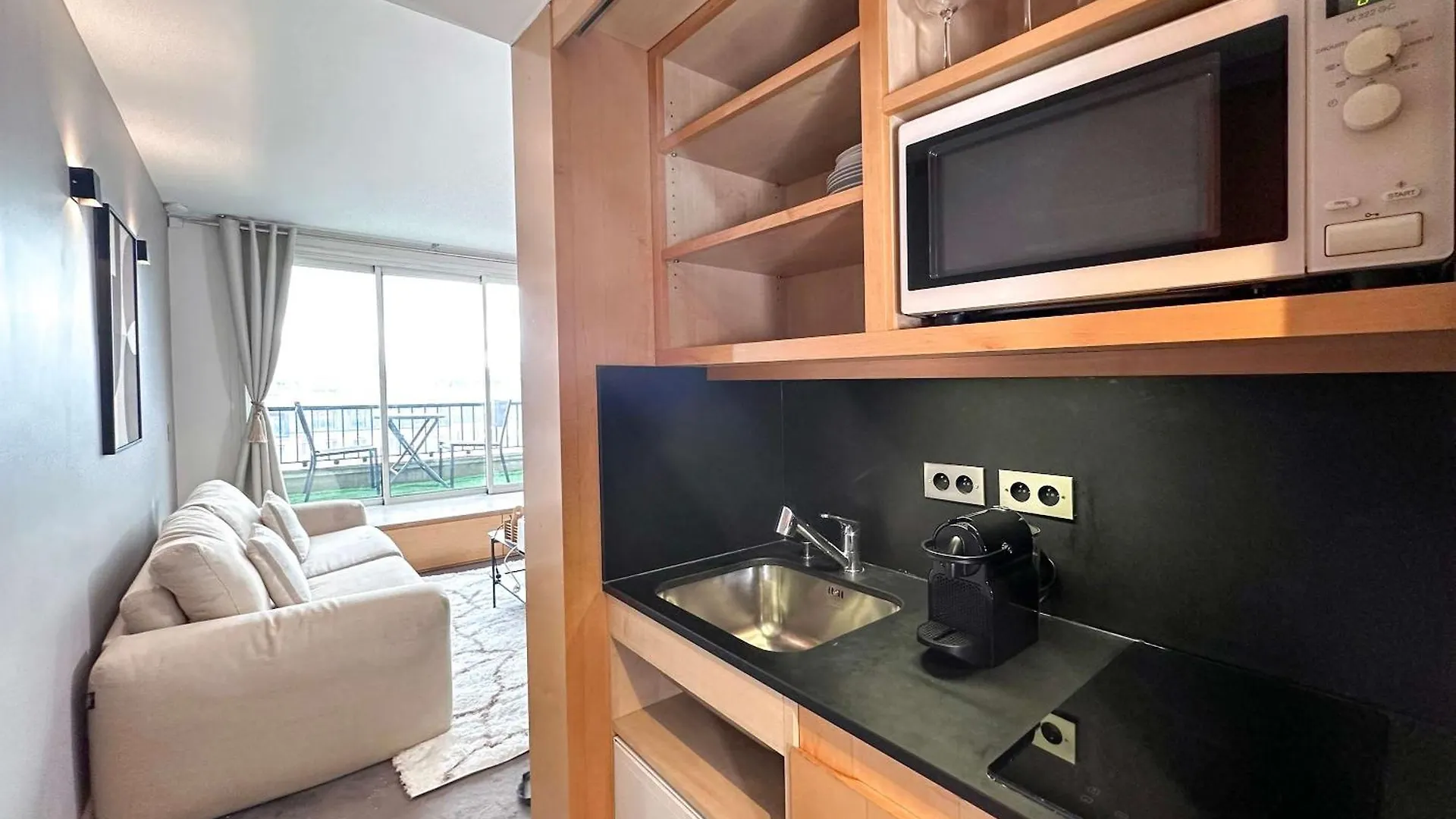 Διαμέρισμα Champs - Elysees View Studio With Balcony - Ac For 3 Παρίσι