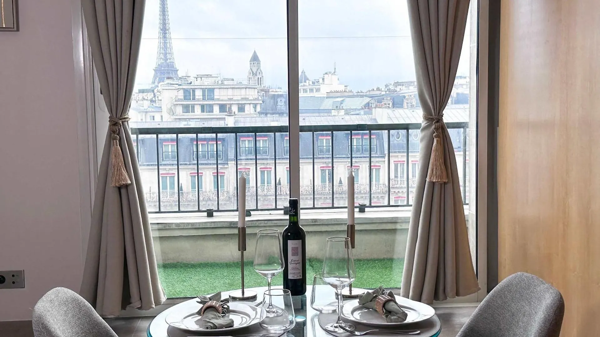Champs - Elysees View Studio With Balcony - Ac For 3 Paryż
