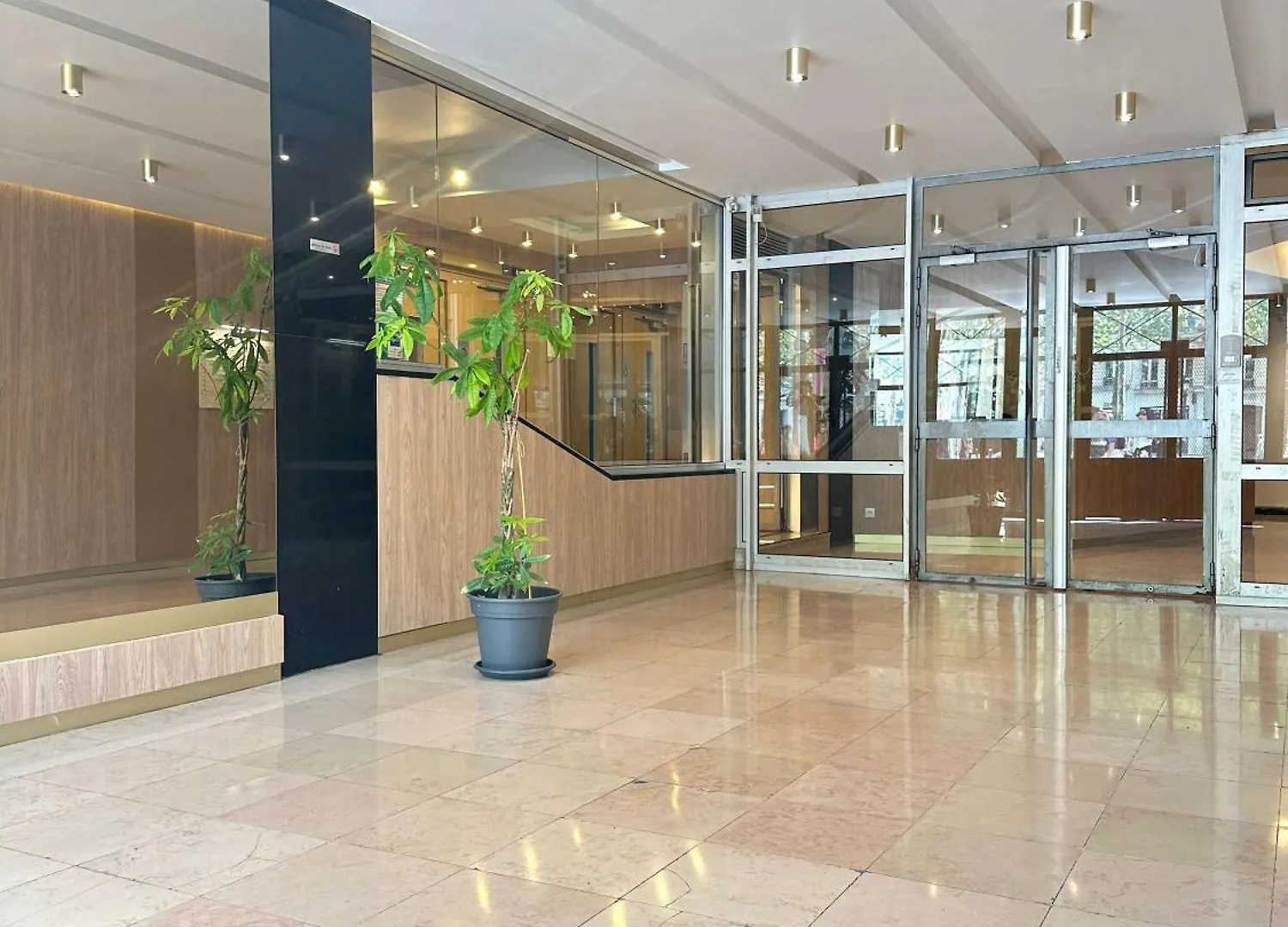 Διαμέρισμα Champs - Elysees View Studio With Balcony - Ac For 3 Παρίσι