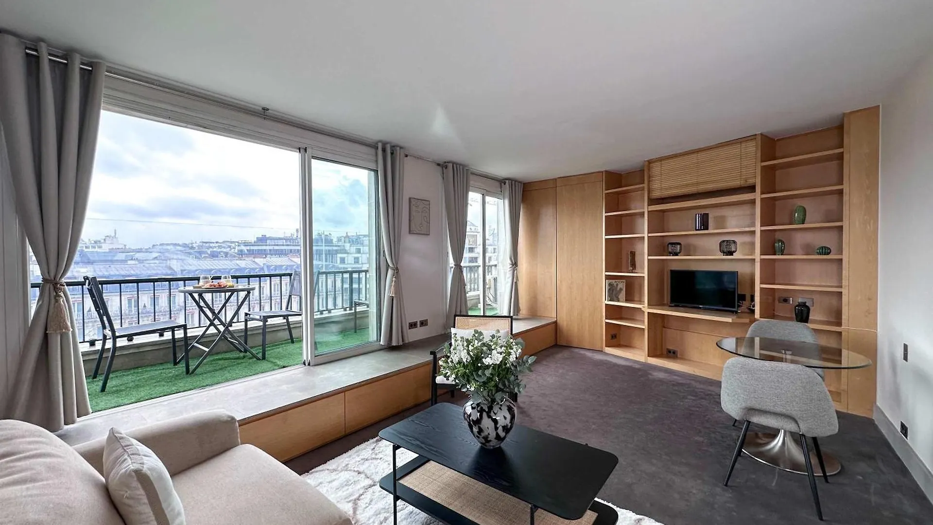 Champs - Elysees View Studio With Balcony - Ac For 3 Paryż 0*,  Francja