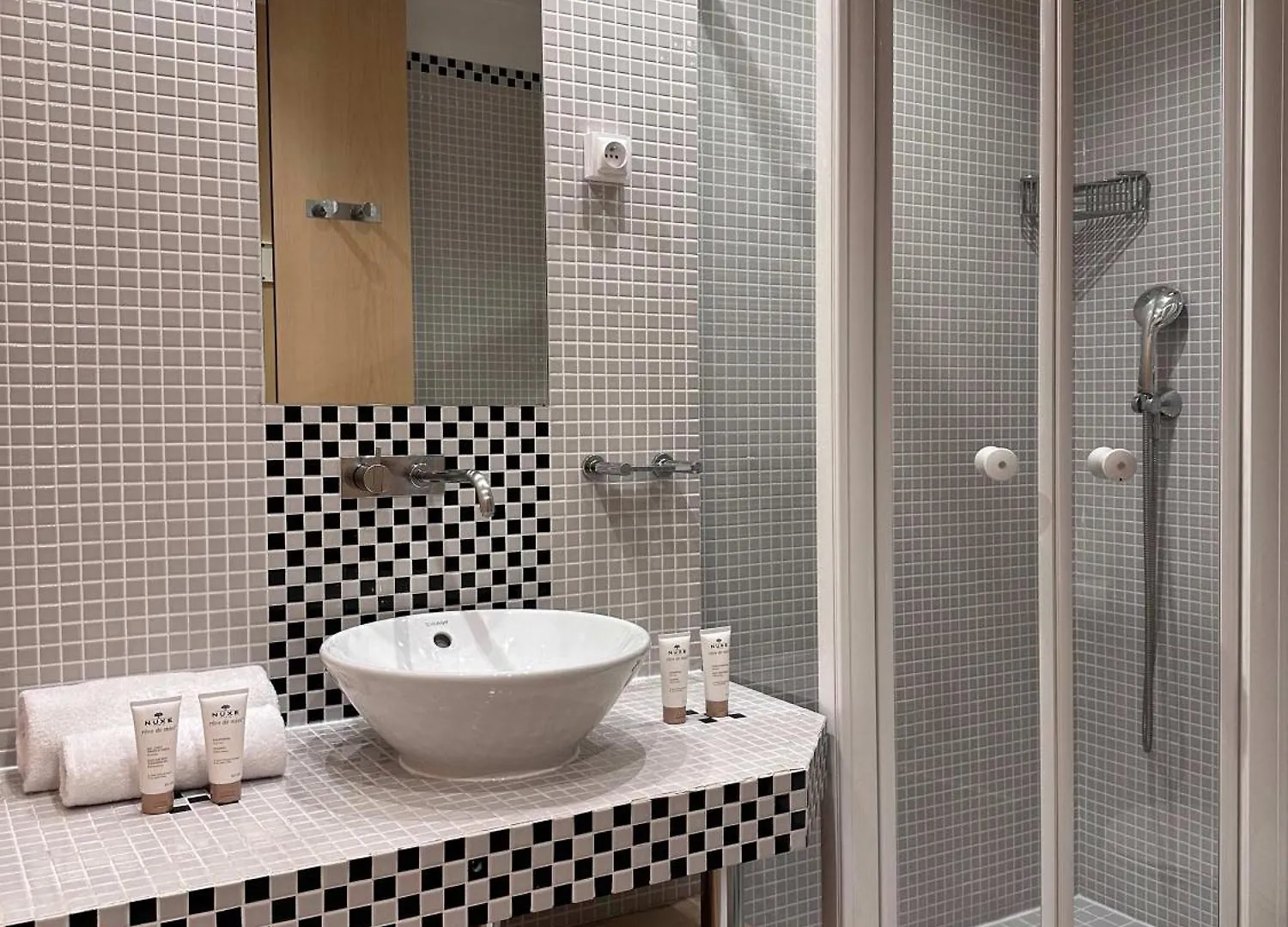 Apartament Champs - Elysees View Studio With Balcony - Ac For 3 Paryż Francja