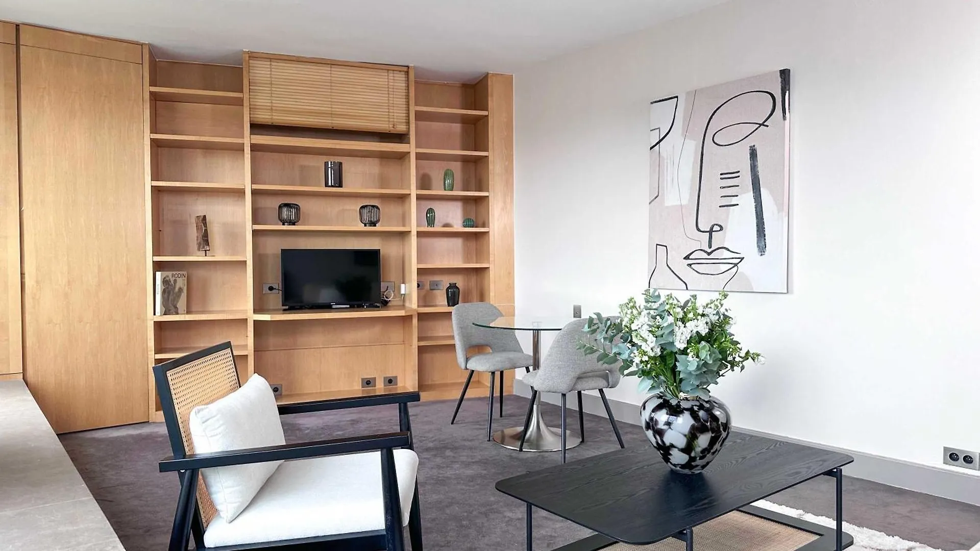 Champs - Elysees View Studio With Balcony - Ac For 3 Paris 0*,