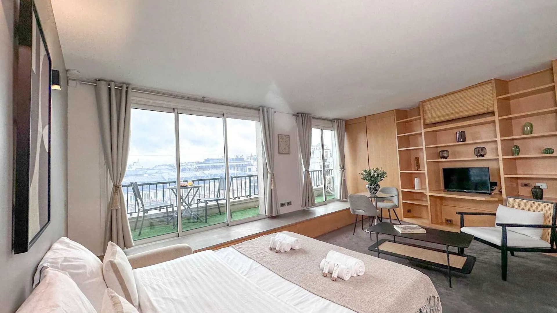 Champs - Elysees View Studio With Balcony - Ac For 3 Paris 0*,