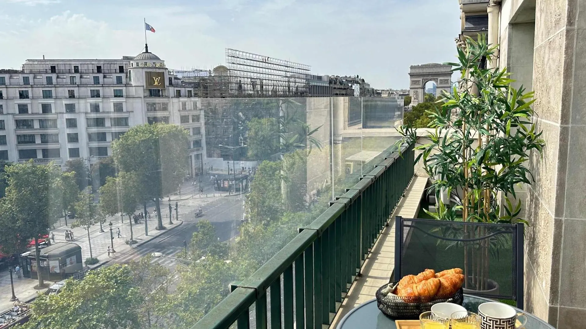Champs - Elysees View Studio With Balcony - Ac For 3 Paris France